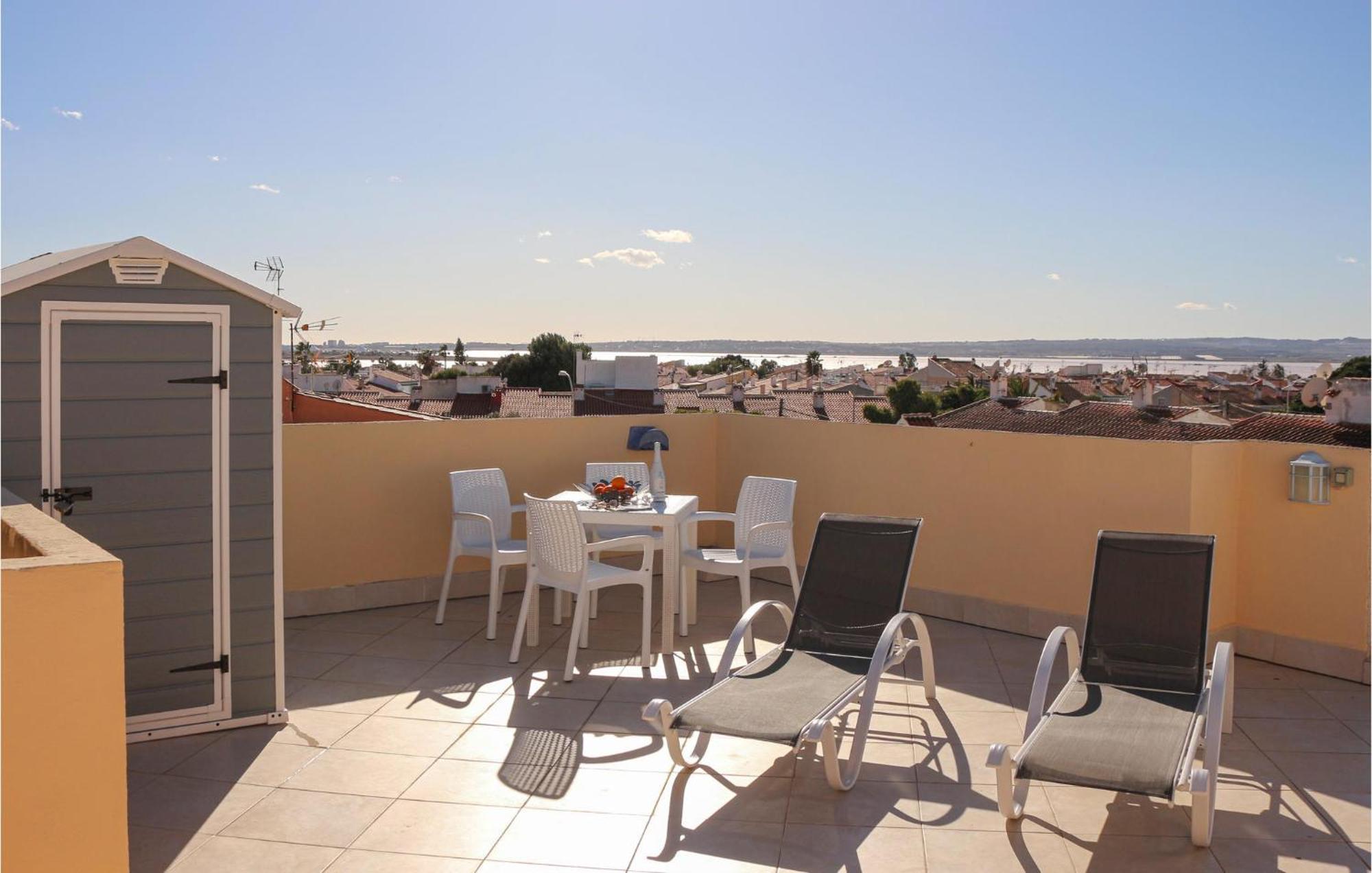 Stunning Apartment In Torrevieja Extérieur photo